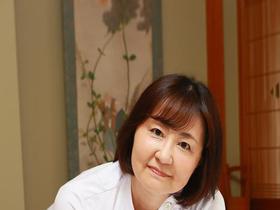 ぽっちゃり巨乳のおばちゃん按摩師　岡江みどり～癒やしの豊満ボディに包まれながら思いっきり中●ししたい サンプル動画サムネイル